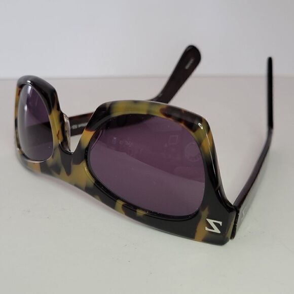 Eyemusement Women\'s Tortoise Zee Sunglasses